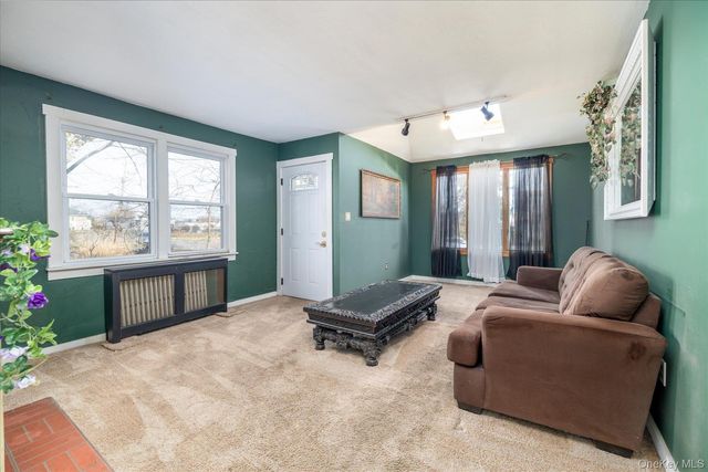 1558 9th Street Lower, West Babylon, NY 11704