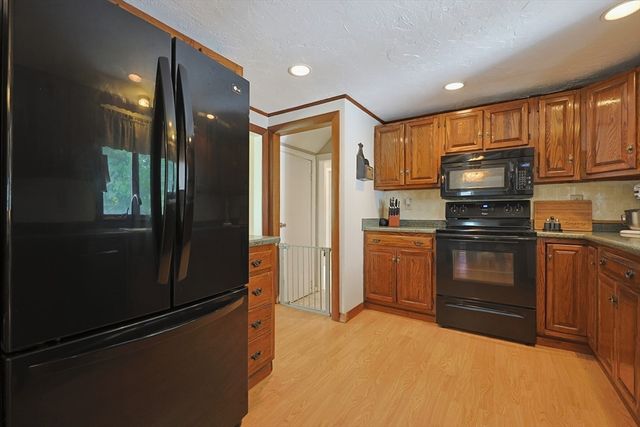 4 Loring St, Auburn, MA 01501