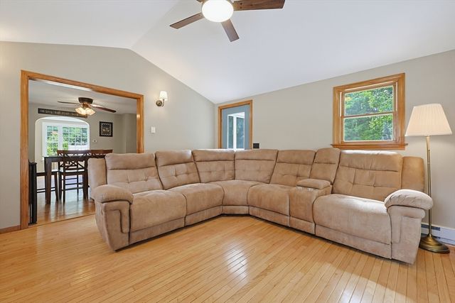 4 Loring St, Auburn, MA 01501