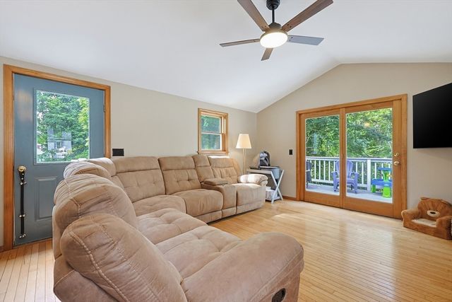 4 Loring St, Auburn, MA 01501