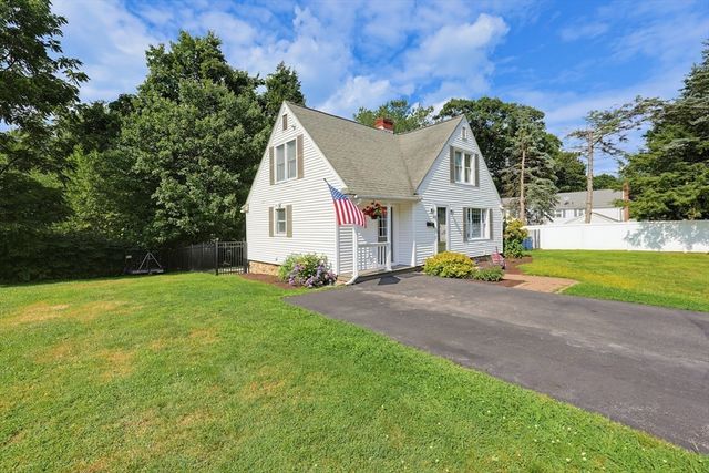 4 Loring St, Auburn, MA 01501