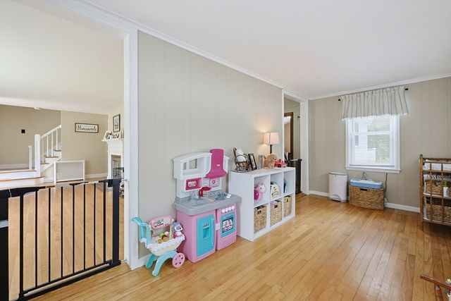 4 Loring St, Auburn, MA 01501