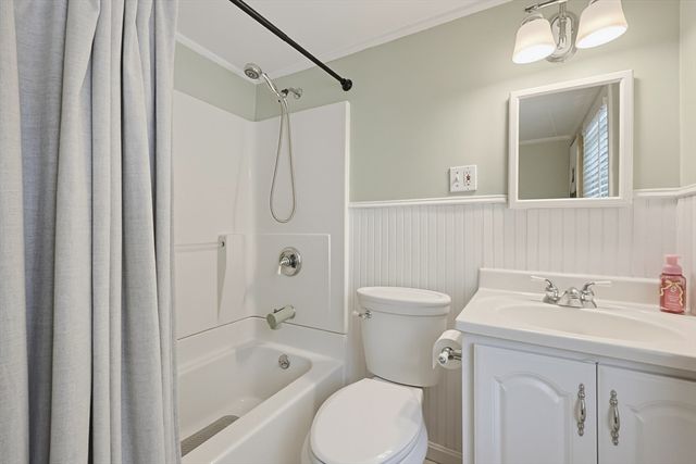 4 Loring St, Auburn, MA 01501