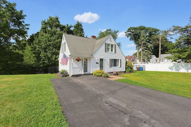 4 Loring St, Auburn, MA 01501