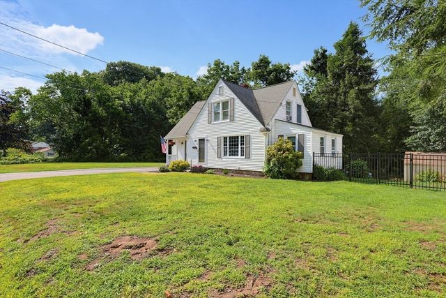 4 Loring St, Auburn, MA 01501