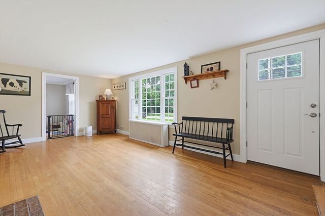 4 Loring St, Auburn, MA 01501