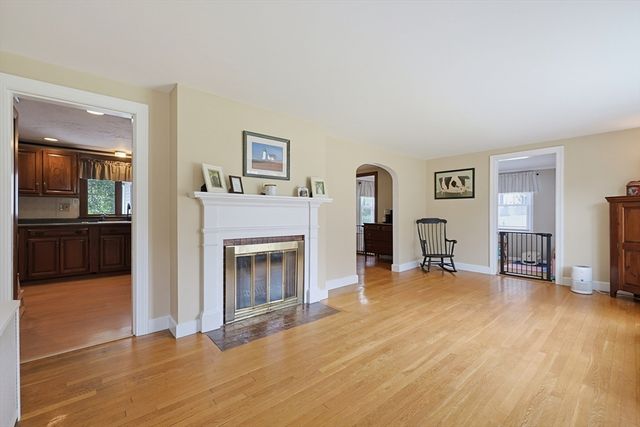 4 Loring St, Auburn, MA 01501