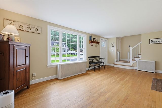 4 Loring St, Auburn, MA 01501