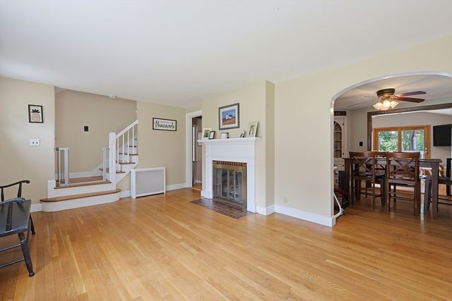 4 Loring St, Auburn, MA 01501