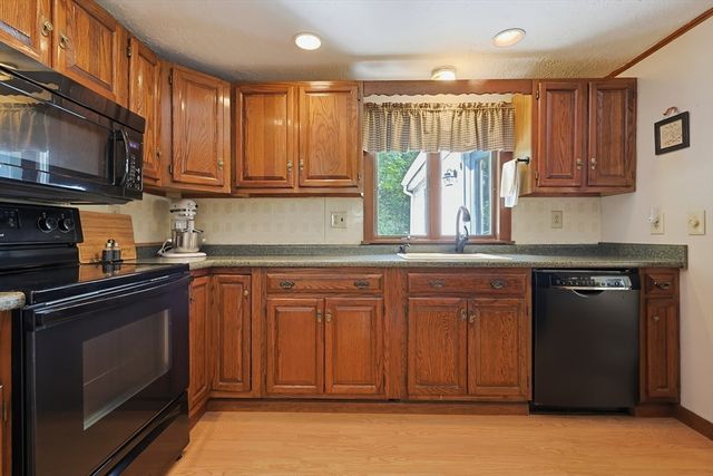 4 Loring St, Auburn, MA 01501