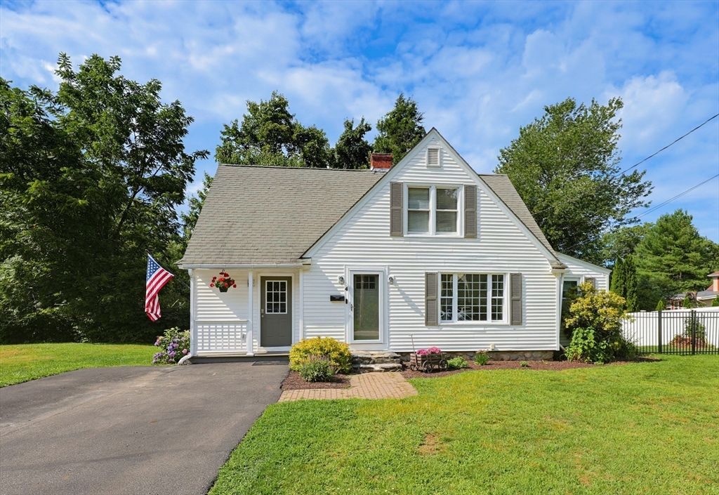 4 Loring St, Auburn, MA 01501