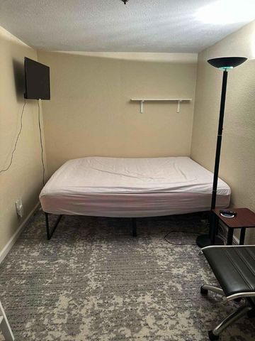 25 Via Delizia, Hillsborough, CA 94010