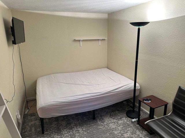 25 Via Delizia, Hillsborough, CA 94010