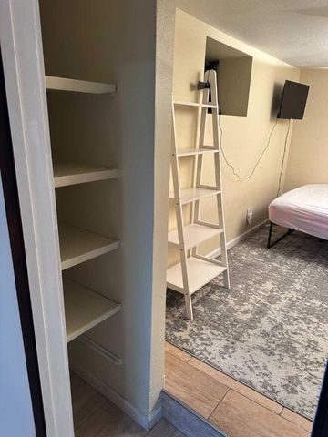 25 Via Delizia, Hillsborough, CA 94010