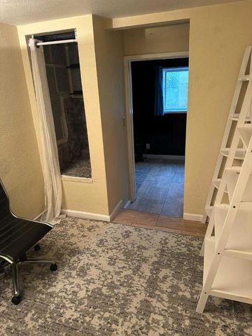 25 Via Delizia, Hillsborough, CA 94010