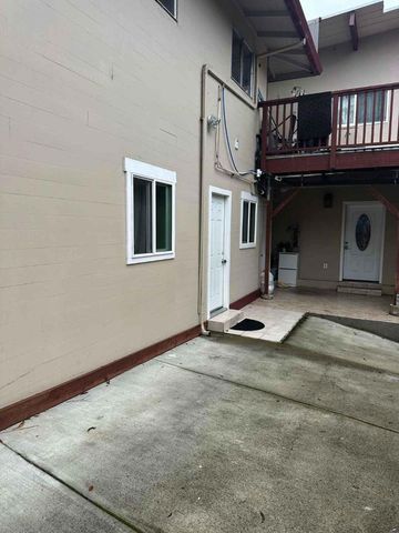 25 Via Delizia, Hillsborough, CA 94010