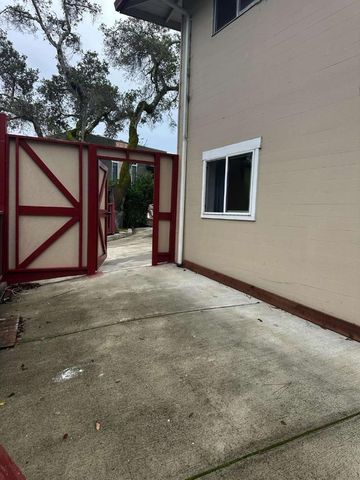 25 Via Delizia, Hillsborough, CA 94010