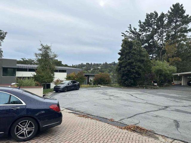 25 Via Delizia, Hillsborough, CA 94010