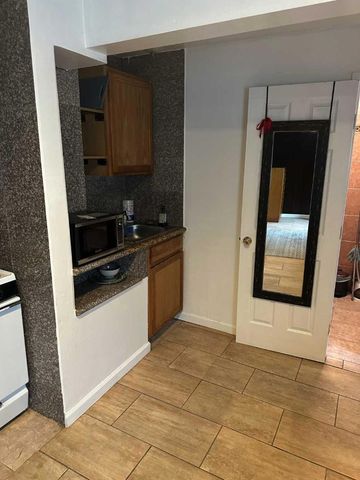 25 Via Delizia, Hillsborough, CA 94010