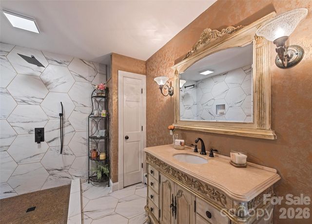 910 California Creek Road, Mars Hill, NC 28754