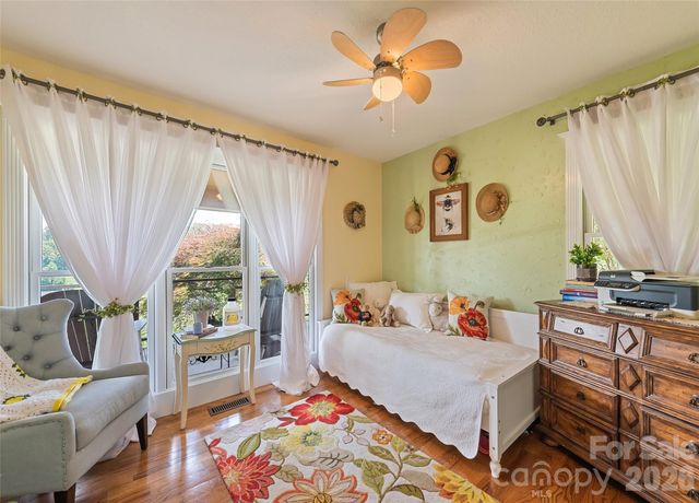910 California Creek Road, Mars Hill, NC 28754