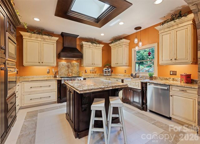 910 California Creek Road, Mars Hill, NC 28754