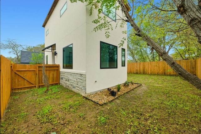 802 Philco DR 2, Austin, TX 78745