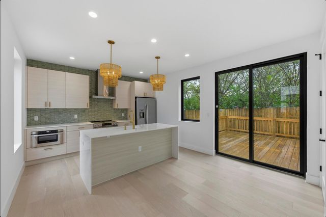 802 Philco DR 2, Austin, TX 78745