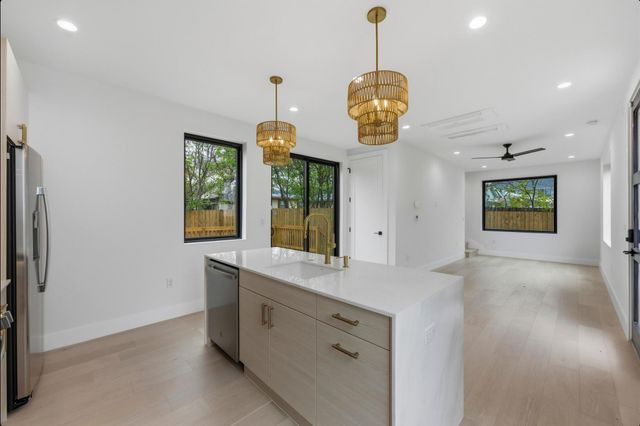 802 Philco DR 2, Austin, TX 78745