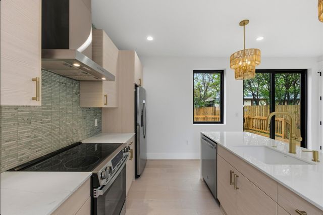 802 Philco DR 2, Austin, TX 78745