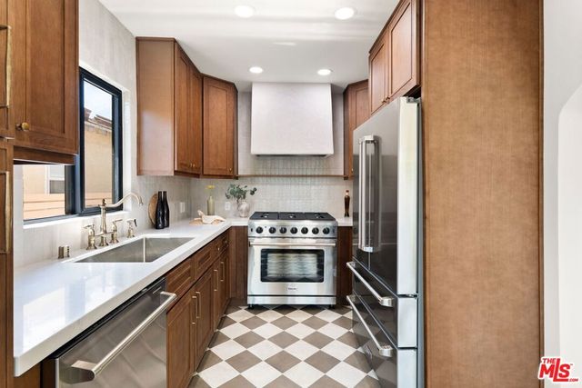 3025 Carter Avenue, Marina Del Rey, CA 90292