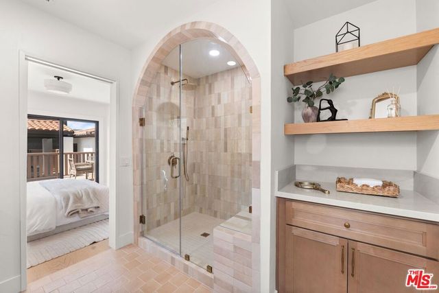 3025 Carter Avenue, Marina Del Rey, CA 90292