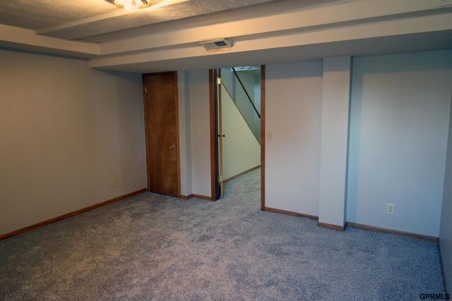 7220 Blue Ridge Drive, Bellevue, NE 68147