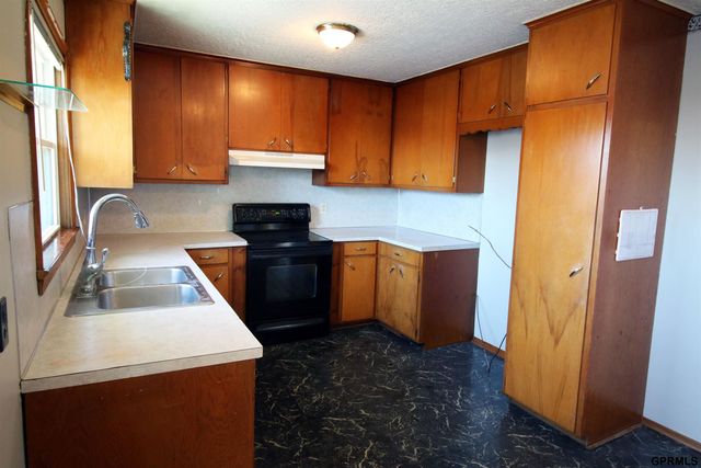 7220 Blue Ridge Drive, Bellevue, NE 68147