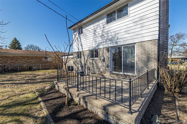 22640 Cedar Court, Hazel Park, MI 48030