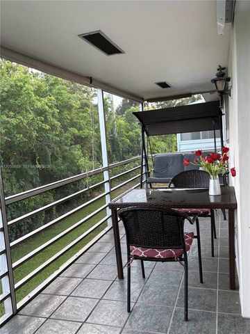 306 Circle Drive S 203, Boynton Beach, FL 33435