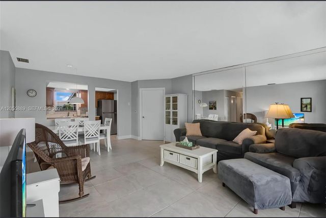 306 S Circle Drive S 203, Boynton Beach, FL 33435