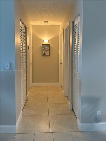 306 Circle Drive S 203, Boynton Beach, FL 33435