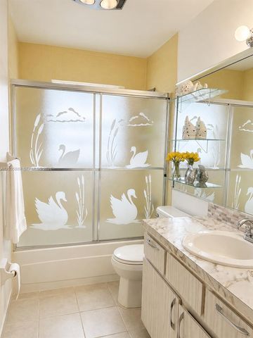 306 Circle Drive S 203, Boynton Beach, FL 33435