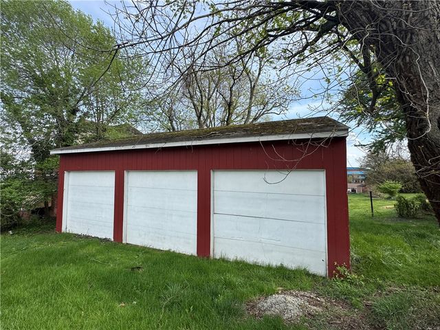 804 Eastman St, West Mifflin, PA 15122