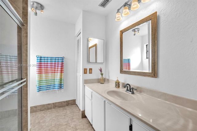 9300 NW 32nd Mnr, Sunrise, FL 33351