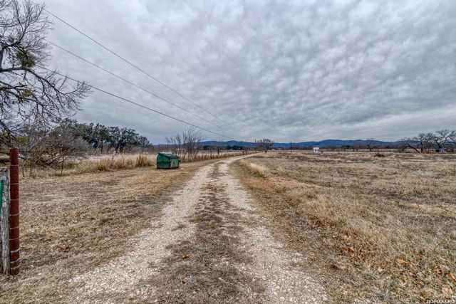 1674 Flat Rock, Leakey, TX 78873