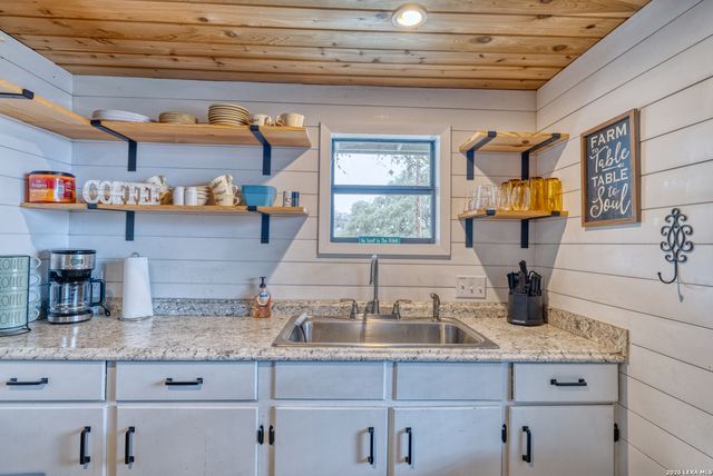 1674 Flat Rock, Leakey, TX 78873