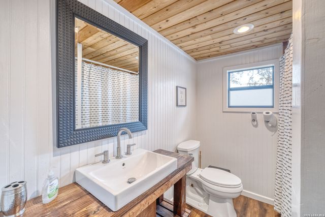 1674 Flat Rock, Leakey, TX 78873