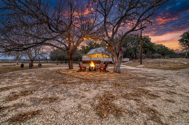 1674 Flat Rock, Leakey, TX 78873