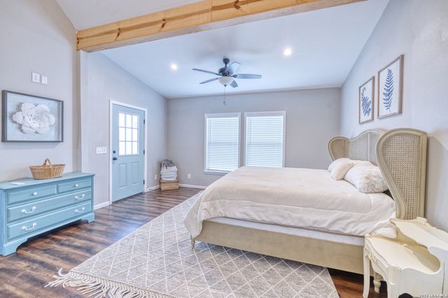 1674 Flat Rock, Leakey, TX 78873