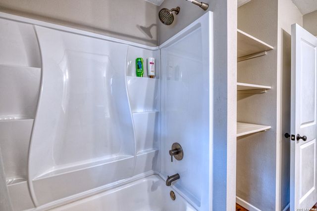 1674 Flat Rock, Leakey, TX 78873