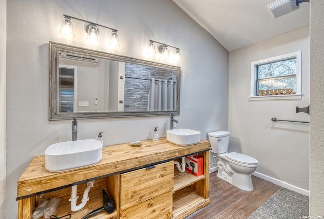 1674 Flat Rock, Leakey, TX 78873