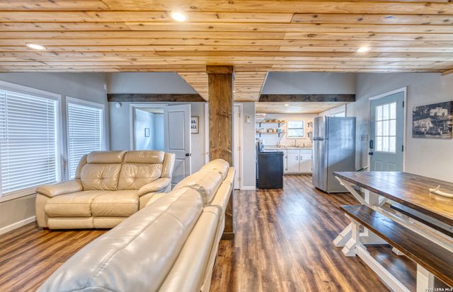 1674 Flat Rock, Leakey, TX 78873