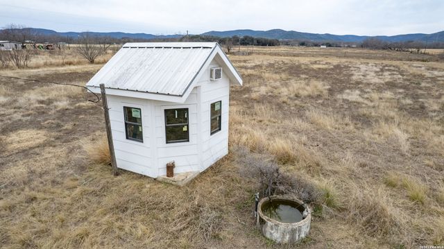 1674 Flat Rock, Leakey, TX 78873